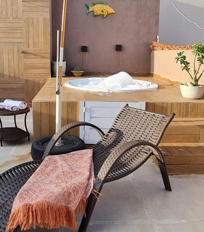 Relaxe Na Banheira De Hidromassagem Com Vista Mar